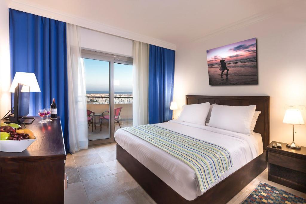 Aura Resort