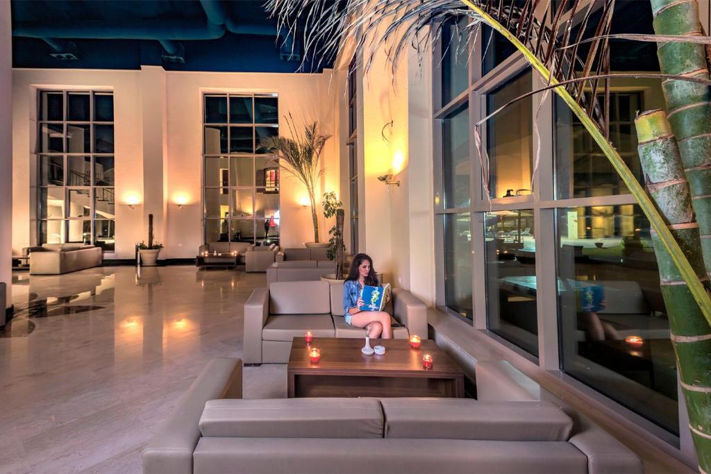 Aura Resort