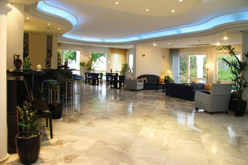 Mantenia Hotel