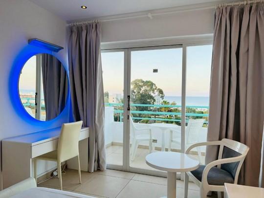 Adelais Hotel