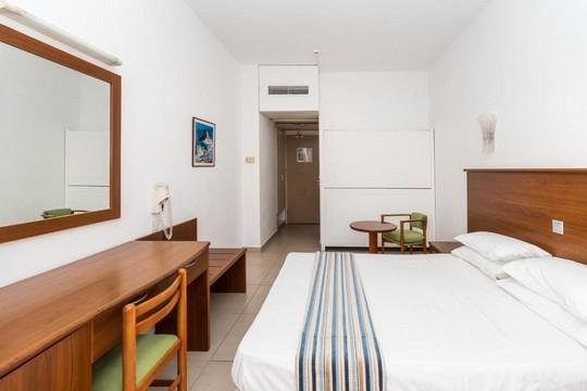 Adelais Hotel